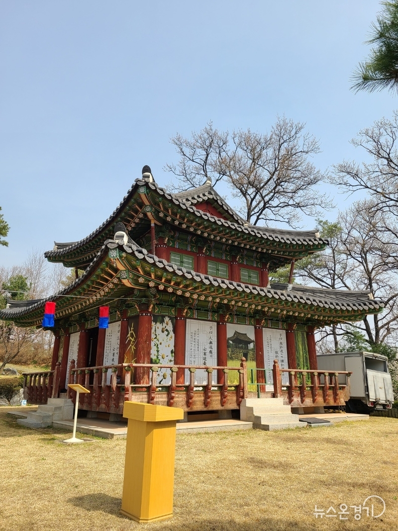 공자가 제자들을 가르쳤다는 행단을 궐리사 경내에 만들어 놨다.