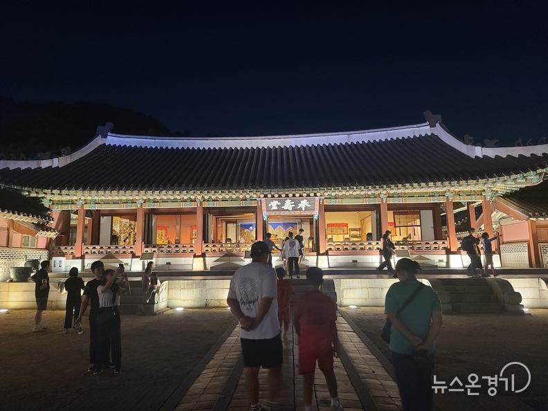 화성행궁의 중심인 봉수당