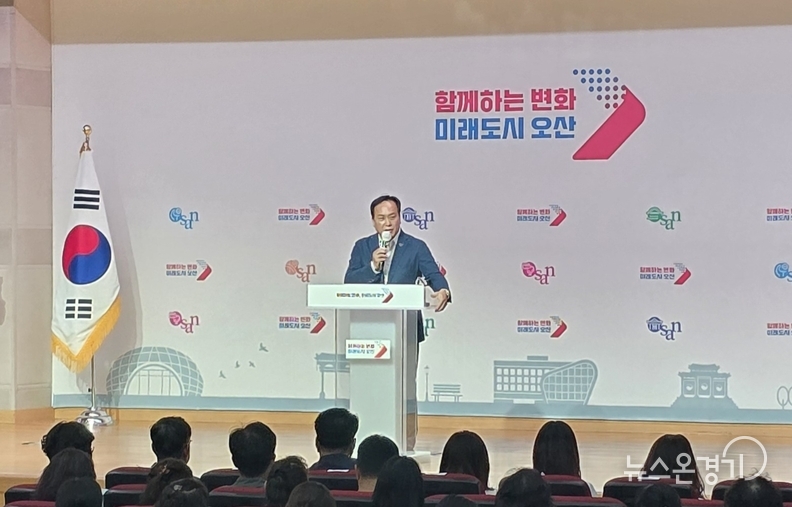 동탄2신도시에 추진 중인 초대형 물류센터 건립 계획 백지화를 재차 요구하고 있는 이권재 오산시장