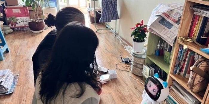 이천시, AI 로봇 ‘다솜이’, 할아버지 약 드실 시간이에요!