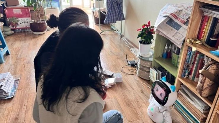 이천시, AI 로봇 ‘다솜이’, 할아버지 약 드실 시간이에요!