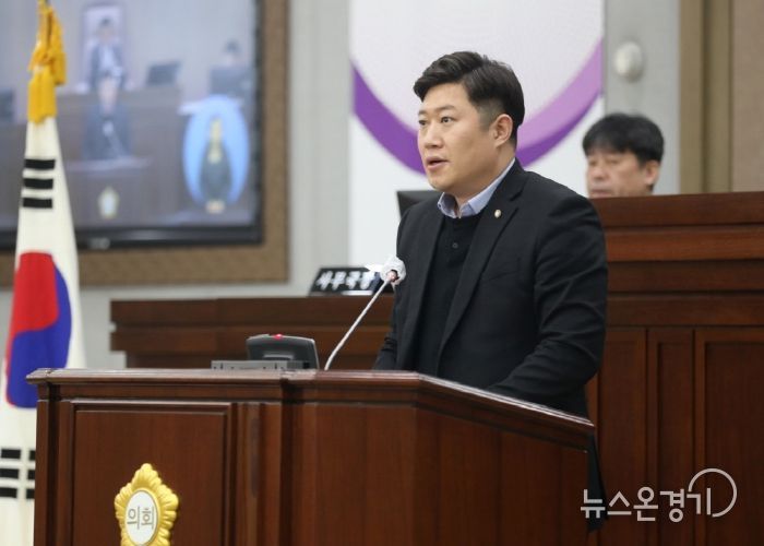 김동은 의원이 5분 발언을 하고 있다.