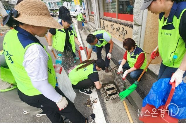 수원시 팔달구 화서2동, 장마철 대비 일제대청소 및 무단투기 근절 홍보 활동 실시