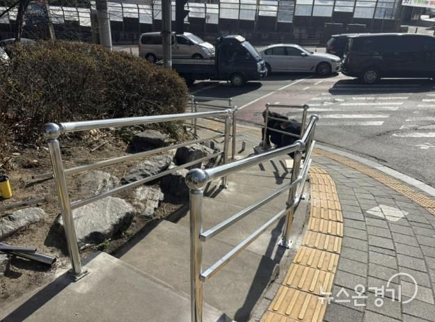 수원시 팔달구 우만1동, 급경사 계단 미끄럼방지 안전 난간 설치