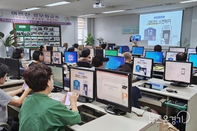 수원시 권선구, 고령층을 위한 ‘찾아가는 건물번호판 QR코드 교육’ 실시