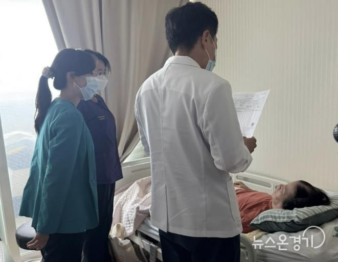 찾아가는 경기도 화성시 돌봄의료센터 관계자들이 찾아가는 자살예방 서비스를 제공하고 있다