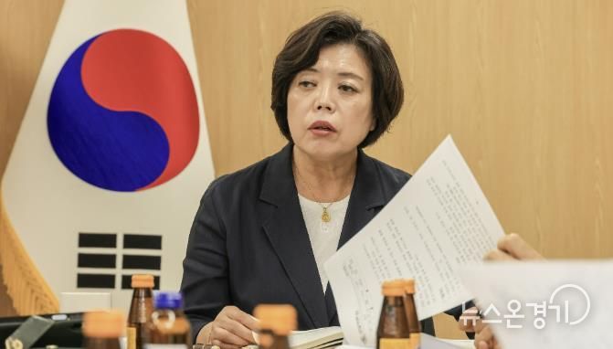 신계용 과천시장이 내년도 업무계획을 보고 받으면서 발언하는 모습