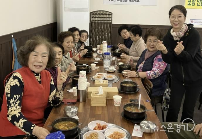 수원시 영통구 매탄2동 '한가네 대박고깃집' 경로당 어르신들께 따뜻한 점심 대접