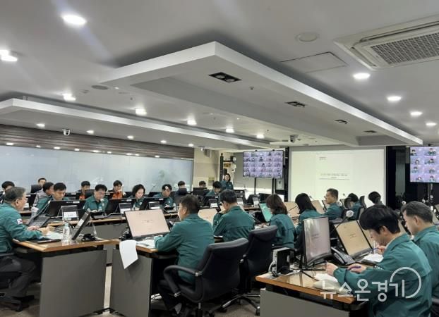 용인특례시는 11일 시청 재난상황실에서 겨울철 재해에 대비한 종합대책 회의를 개최했다