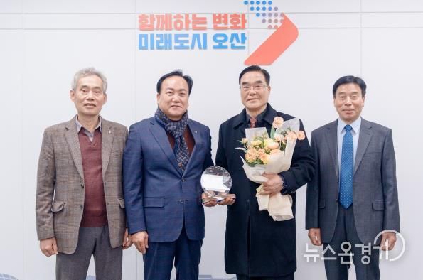 오산시, 대한노인회 오산시지회 신건호 회장 ‘1일 명예시장’ 위촉