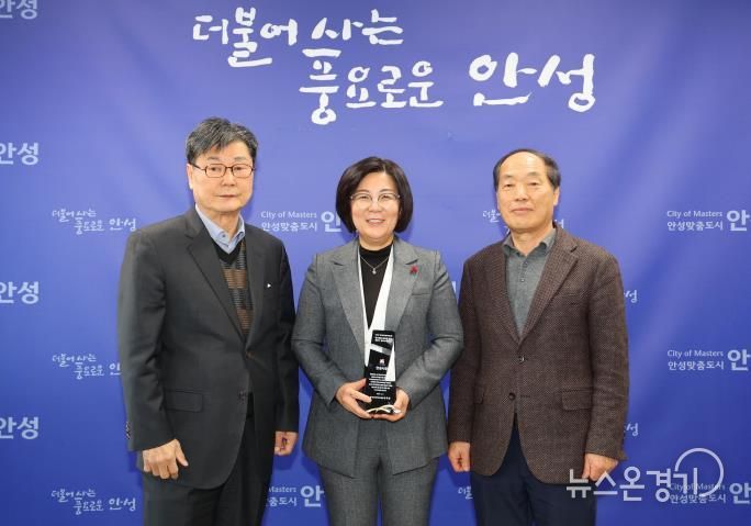 안성시, '복지정보안내도우미 사업' 우수기관 감사패 수여