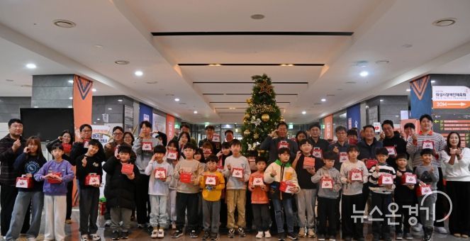 ‘사랑의 케이크, 함께하는 연말’ 사회공헌활동 단체 사진