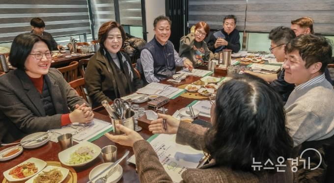 과천시, 지역상권 활성화 위한 현장 소통 강화…상인회와 간담회 가져