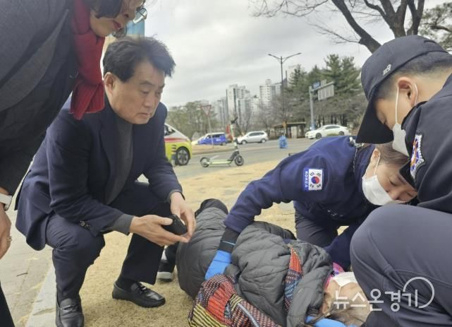 하은호 군포시장 길에 쓰러진 할머니 구조