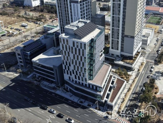 '피지컬 AI 확산센터’가 들어서는 경기시흥 AI 혁신센터(정왕어울림센터) 외관