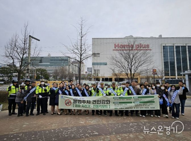 캠페인 참가자들이 함께하고 있다.