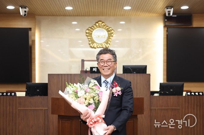 제9대 평택시의회 보궐선거로 당선된 이윤하 의장