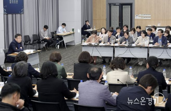 김현수 수원시 제1부시장이 ‘2026-2027 수원 방문의 해 부서별 추진상황 보고회’를 주재하고 있다.